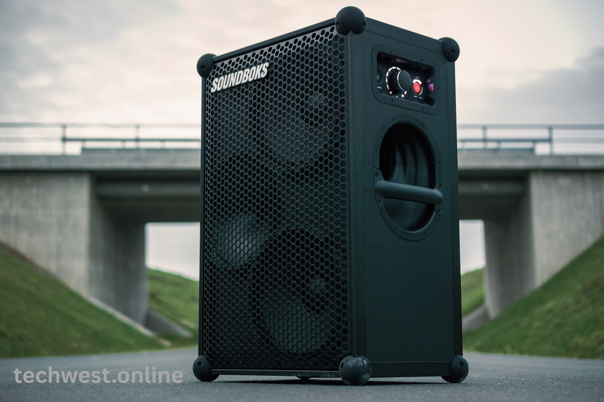 DEF Technology Speakers